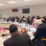 سینئر صحافی لالہ مرزاخان حیدرآباد پریس کلب کے انتخابات میں ووٹ کاحق استعمال کرتے ہوئے